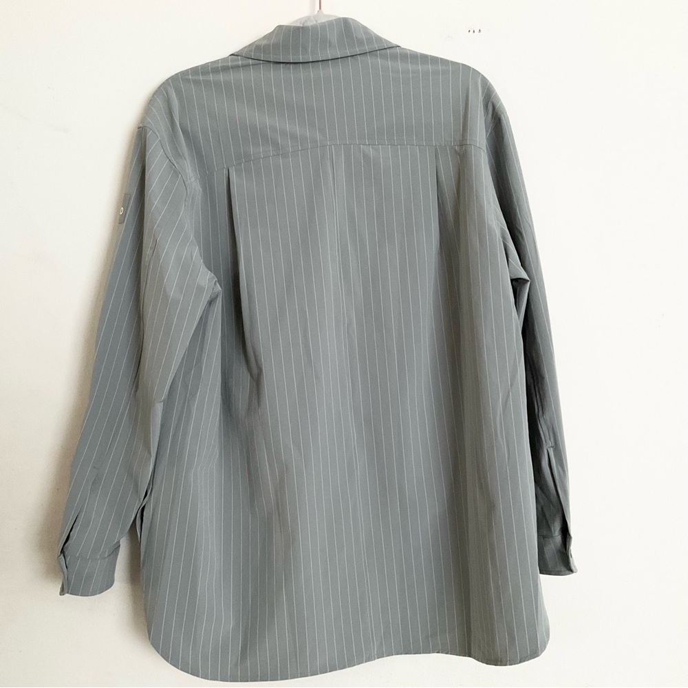 Alo Yoga Pinstripe Daylight Button Down Long Sleeve Lunar Grey/White XS - Picture 9 of 9